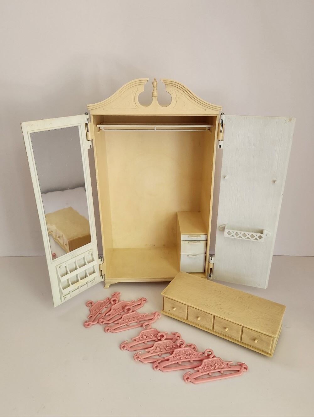 Vintage Barbie Susy Goose Wardrobe/Closet